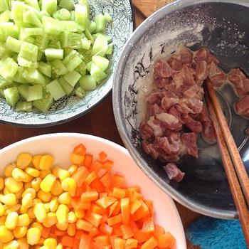 10分钟的小炒菜-肉炒三丁的做法步骤1
