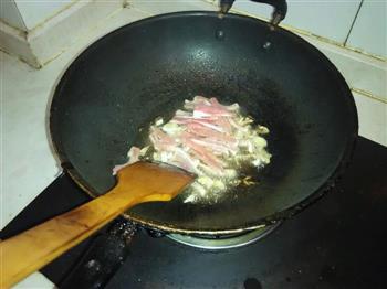 三分钟做芹菜炒肉的做法步骤2
