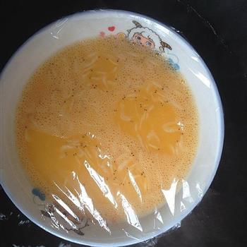 虾皮蒸蛋羹-补蛋白补钙营养早餐，宝宝食谱的做法步骤2