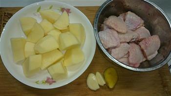 咖喱土豆鸡翅的做法步骤1