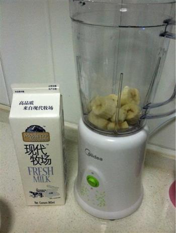 香蕉牛奶的做法步骤2