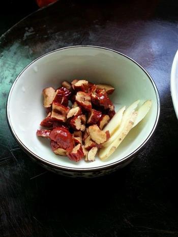 红枣猪肝汤的做法步骤1