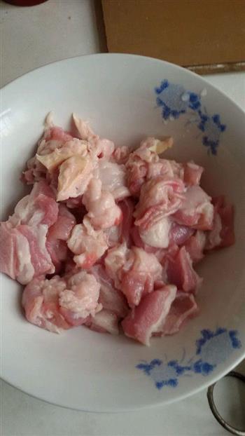 砂锅羊肉汤的做法步骤1