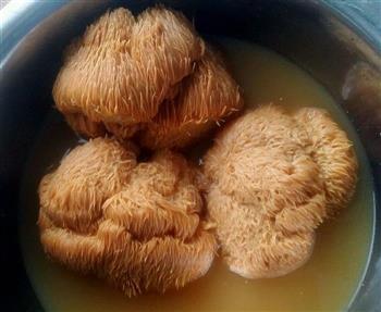 猴头菇骨头汤的做法步骤1
