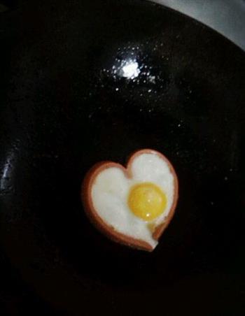 爱心煎蛋的做法图解1