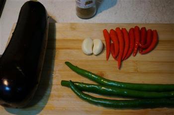 与烤茄子媲美的蒜蓉煎茄子的做法步骤2