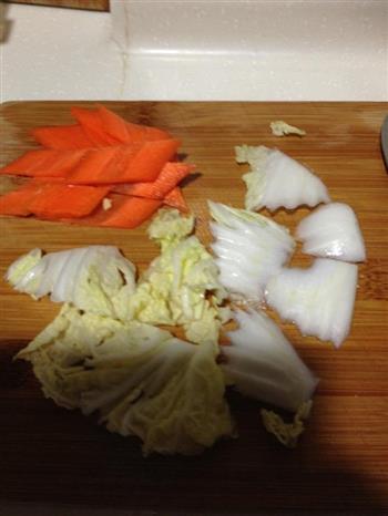 白菜炒木耳的做法步骤1