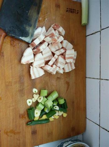 白菜炖豆腐的做法图解1