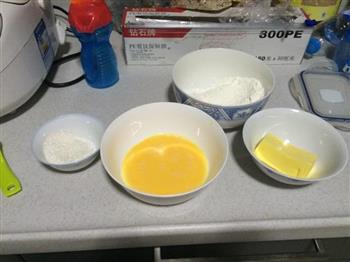 鸡蛋牛奶饼干的做法步骤1