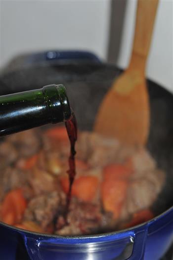 番茄红酒炖牛肉的做法步骤4