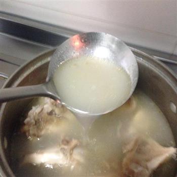 胡萝卜牛骨汤-附基础牛骨汤法子的做法步骤2