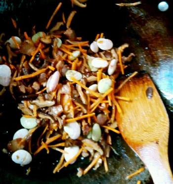 腊肉花豆香菇焖饭的做法图解6