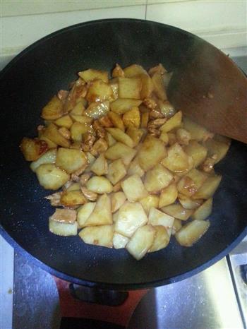 土豆烧肉，懒人版的做法步骤6