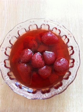 草莓罐头的做法图解1