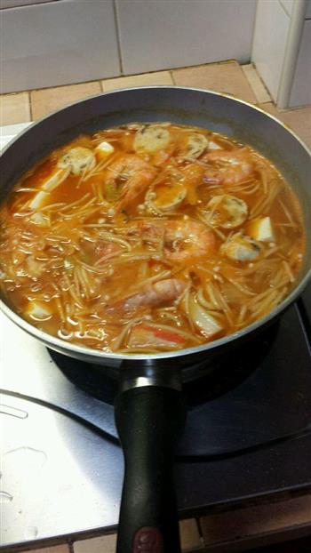 韩式辣白菜海鲜汤的做法图解4