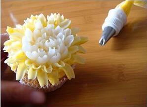 菊花纸杯小蛋糕的做法步骤14