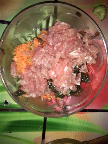 红红绿绿皮蛋瘦肉粥的做法图解2