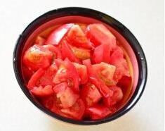 韩式卷心菜番茄牛肉汤的做法图解1