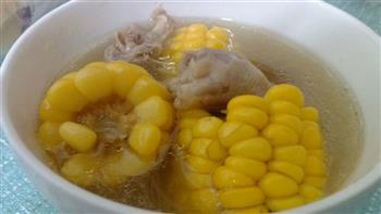 鸭爪玉米汤的做法步骤1