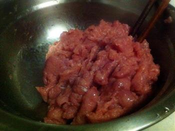 韭菜猪肉饺子的做法步骤1