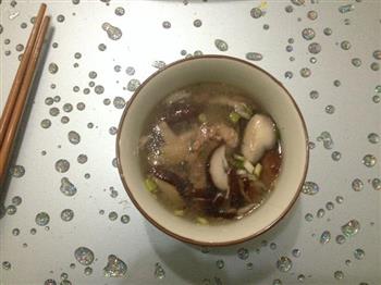 姑姑的家常菜-香菇肉片汤的做法步骤3