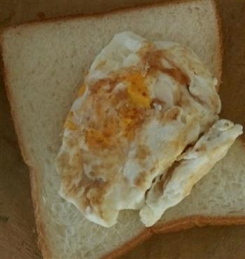 火腿鸡蛋三明治的做法步骤3