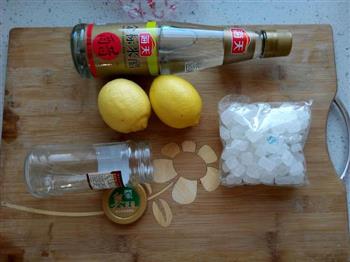 减肥排毒祛斑柠檬醋的做法步骤1