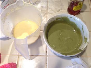 椰奶味瑞士蛋糕绿茶卷的做法图解2