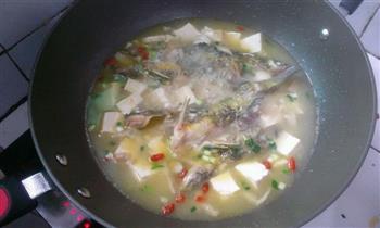 黄骨鱼蘑菇豆腐汤的做法步骤4
