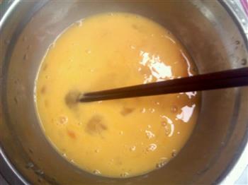 韭菜红罗卜玉米鸡蛋饼的做法图解3