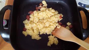 火腿腊肠蛋炒饭的做法步骤6