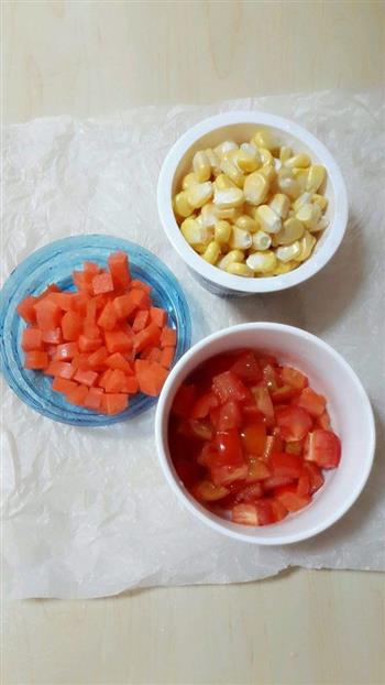 玉米胡萝卜番茄煲仔饭的做法图解2