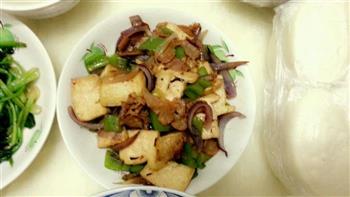 香辣豆腐烧肉片的做法步骤1
