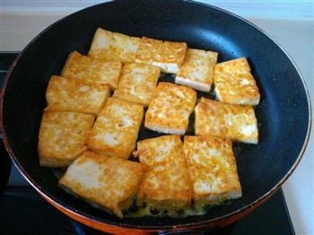 香煎豆腐﹝浓郁口味，素豆腐的华丽变身﹞的做法步骤3