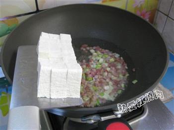 培根炒豆腐的做法步骤4