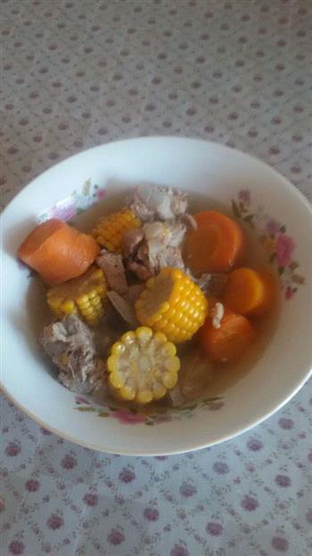 玉米红罗卜排骨汤的做法步骤1