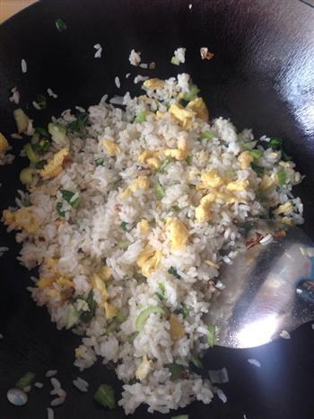 家常炒米饭，超简单超易做的做法步骤5