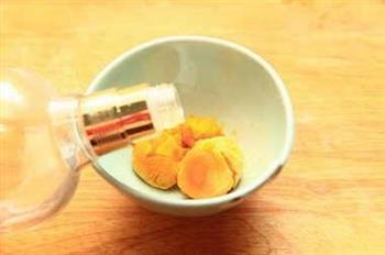 美味蛋黄焗南瓜全解的做法步骤2
