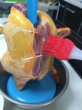 脆皮烤鸭的做法步骤4