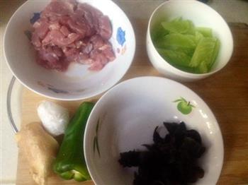 肉片木耳炒莴笋的做法步骤1