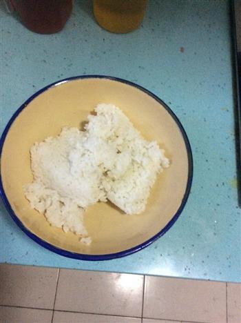 米饭煎蛋饼的做法步骤1