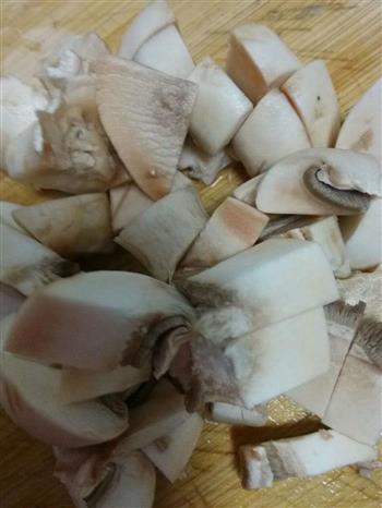 毛豆蘑菇炒肉丁的做法步骤4