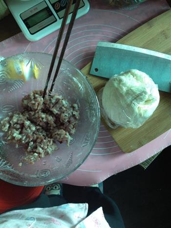 香菇芹菜猪肉饺子的做法步骤2