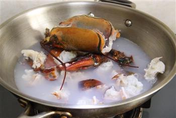 龙虾粥鲜美养生粥 附详细的大龙虾分解方法的做法步骤8