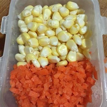 —玉米胡萝卜饼的做法步骤1