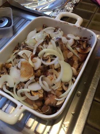 洋葱蘑菇烤鸡翅的做法图解3