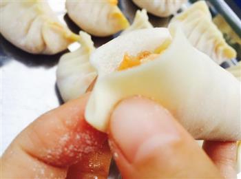 一起来做月牙弯饺子-红萝卜玉米肉饺的做法步骤11
