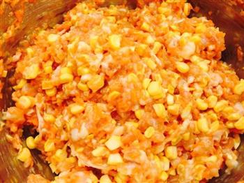 一起来做月牙弯饺子-红萝卜玉米肉饺的做法步骤7