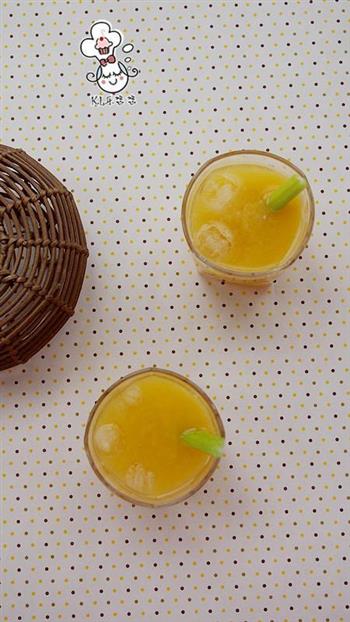 西芹香橙美颜汁的做法步骤9