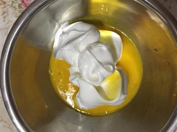 海绵蛋糕-分蛋打发版的做法步骤4